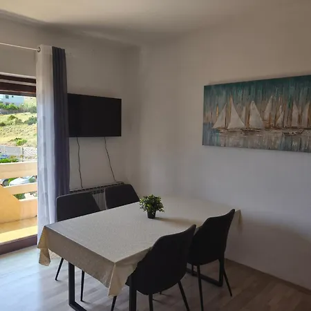 Family K&m Apartment Pag Town