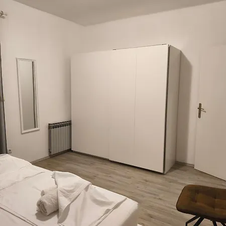Family K&m Apartment *